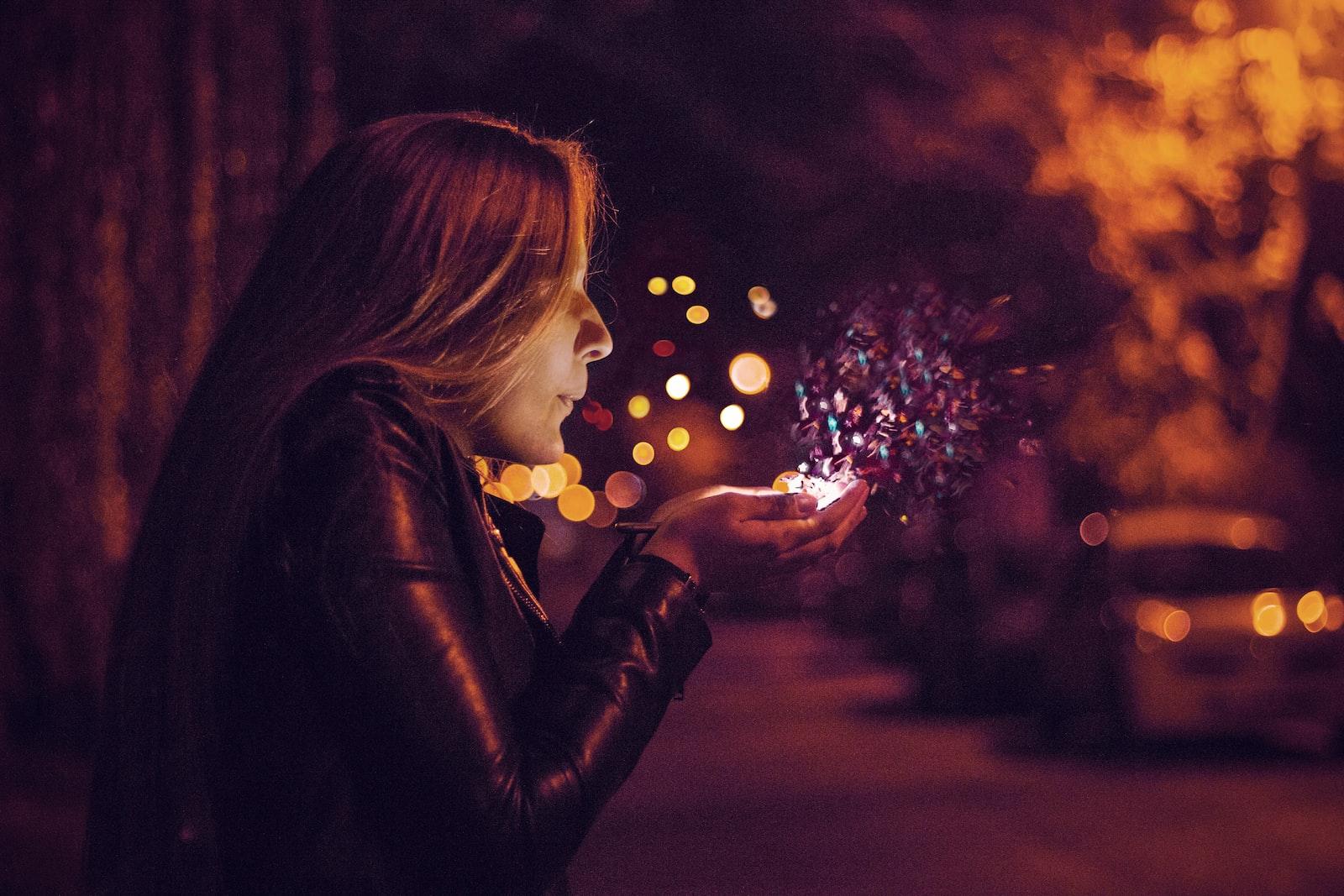 Photo par Almos Bechtold woman blowing sprinkle in her hand